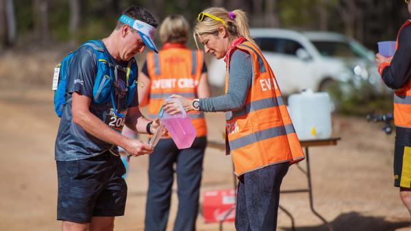 volunteers aid station refill